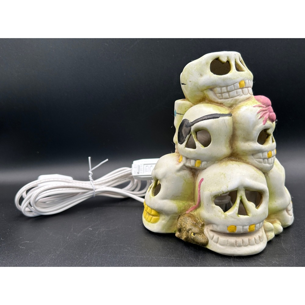 Vtg Ceramic Stacked Skulls Halloween Light Pirate Frankenstein Spider Rat 1990